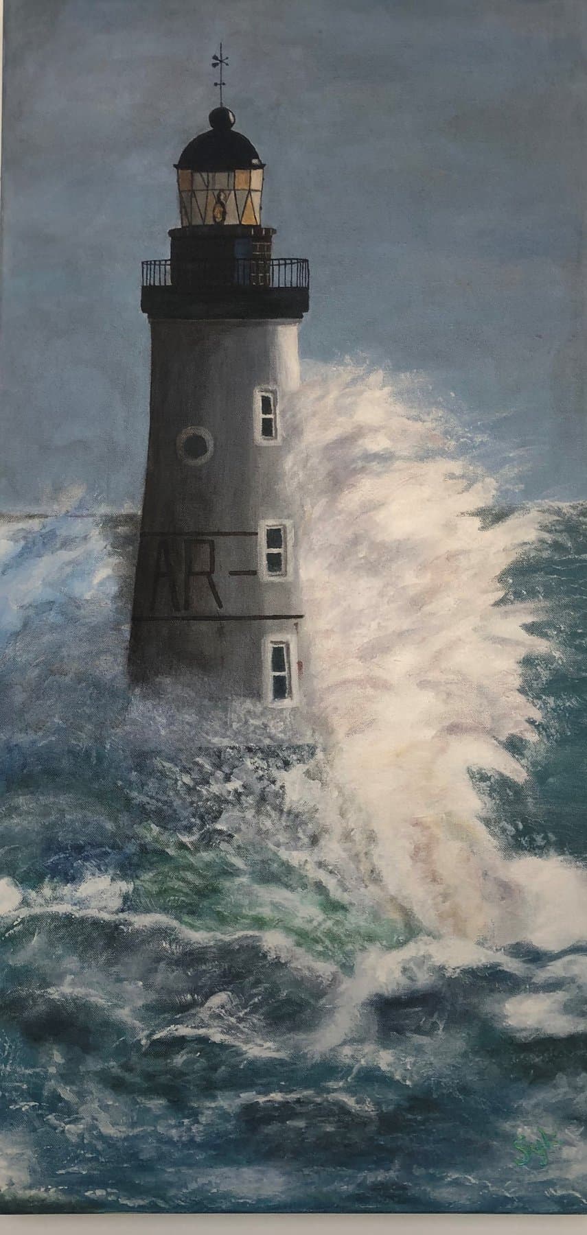 Peinture du phare Ar-Men battu par une grande vague en pleine mer