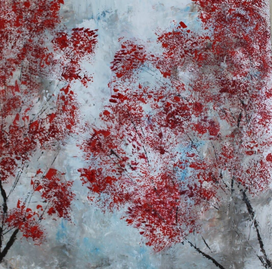 Peinture d'érables japonais au feuillage rouge vif sur fond clair brumeux
